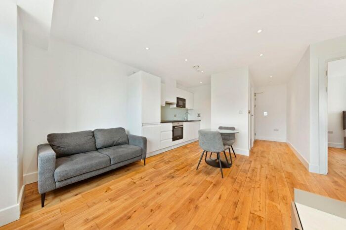 2 Bedroom Apartment To Rent In Edridge Rd, Croydon, CR0
