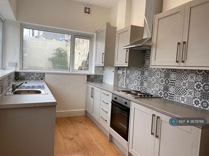 2 Bedroom Flat To Rent In Courtenay Road, Barry, CF63