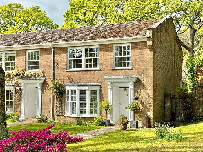 3 Bedroom End Of Terrace House For Sale In Cranwell Close, Bransgore, Christchurch, BH23