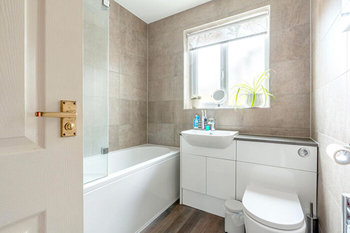 3 Bedroom Bungalow For Sale In Combe Avenue, Portishead, BS20