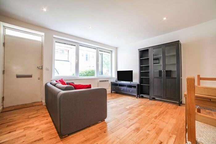 1 Bedroom Flat To Rent In Dewey Lane, Brixton Hill, London, SW2