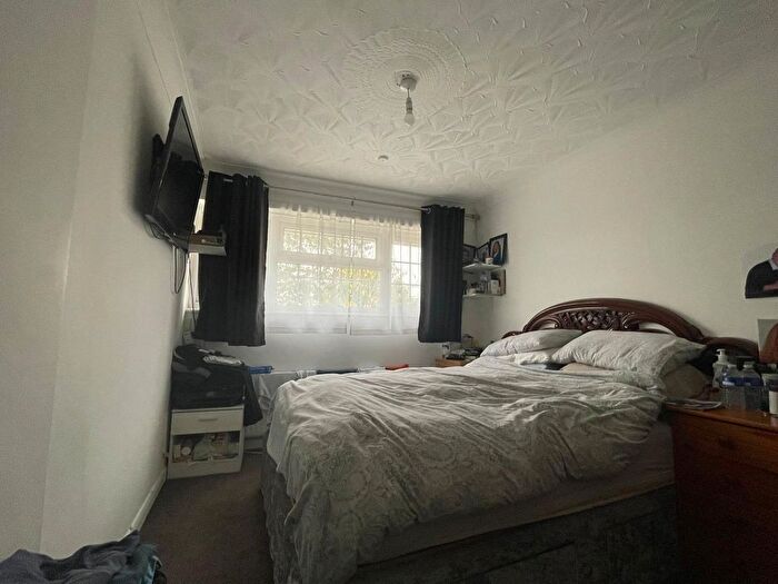 3 Bedroom Terraced House For Sale In Scots Close, Staines, TW19