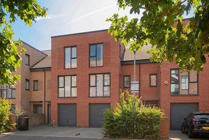 4 Bedroom End Of Terrace House For Sale In Reynard Way, Brentford, TW8