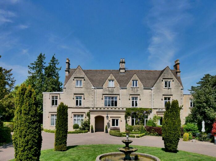 2 Bedroom Apartment To Rent In Oakley Hall, Cirencester, GL7