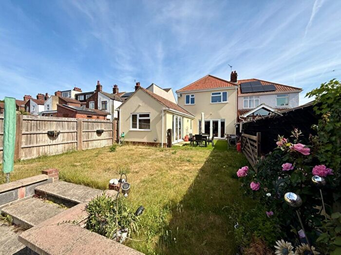 5 Bedroom Semi-Detached House For Sale In Tillett Road, Norwich, NR3