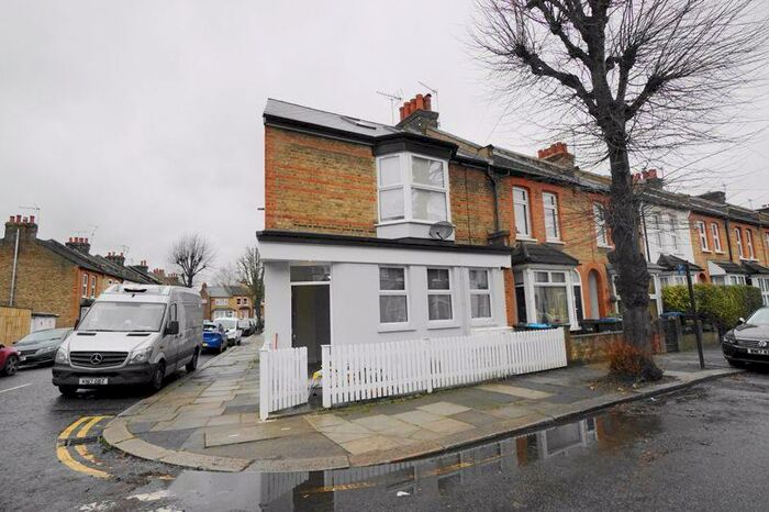 Flat To Rent In Downs Road, Enfield, EN1