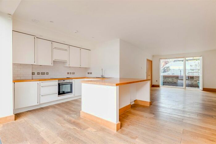4 Bedroom Mews To Rent In Upham Park Road, London, W4