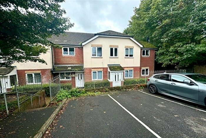 2 Bedroom Flat To Rent In Richmond Road, Freemantle, SO15