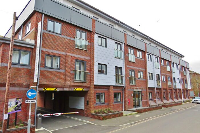 1 Bedroom Flat To Rent In Cantelupe Road, East Grinstead, West Sussex, RH19