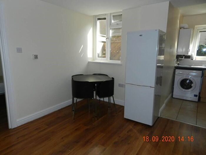 2 Bedroom Flat To Rent In Richmond Cresent, Roath, CF24