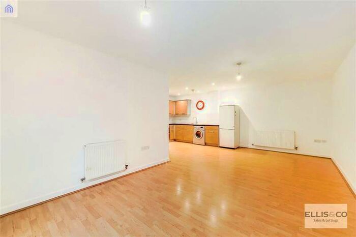 2 Bedroom Property To Rent In Waxlow Way, Northolt UB5