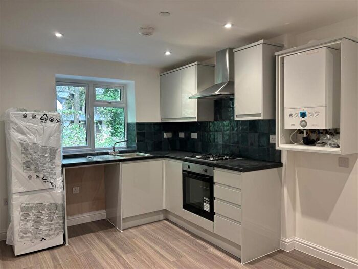 3 Bedroom Flat To Rent In Colum Road, Cathays, CF10