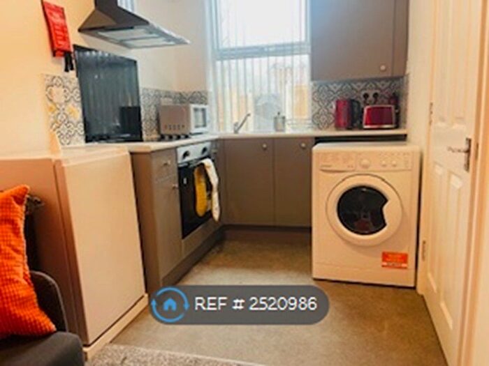 2 Bedroom Flat To Rent In Old Basford, Nottingham, NG6