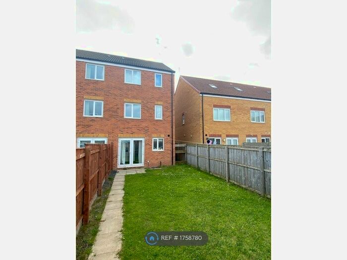 3 Bedroom Semi-Detached House To Rent In Oval View, Middlesbrough, TS4