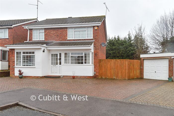 3 Bedroom Detached House For Sale In Cissbury Hill, Crawley, West Sussex, RH11