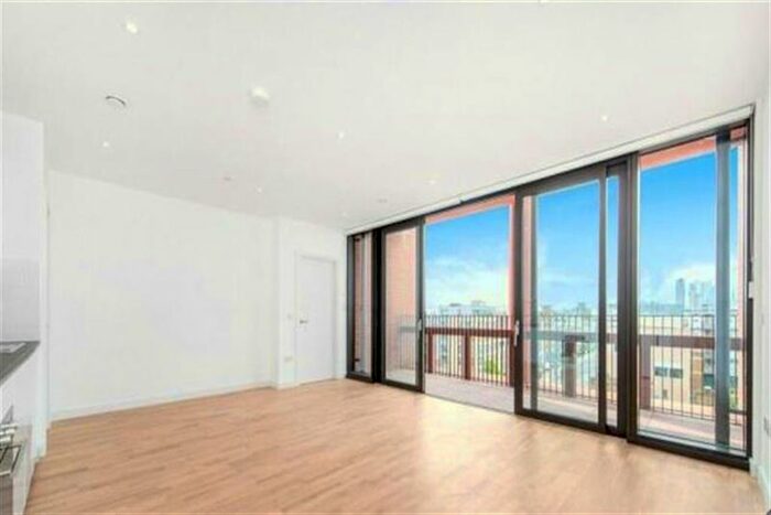 2 Bedroom Flat To Rent In Kingsland Road, London, E8