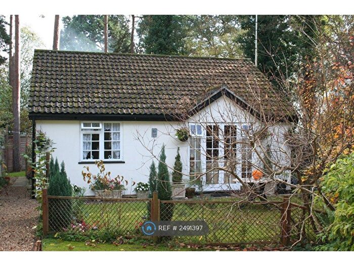 2 Bedroom Bungalow To Rent In Lakeside, Finchampstead, Wokingham, RG40