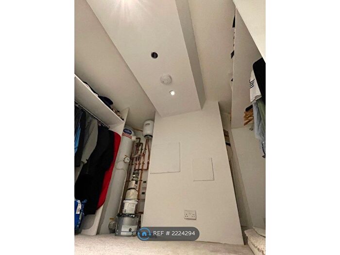 1 Bedroom Flat To Rent In Manhattan Building, London, E3