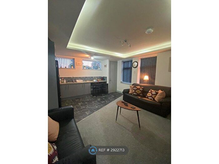 2 Bedroom Flat To Rent In Westgate, Wakefield, WF1