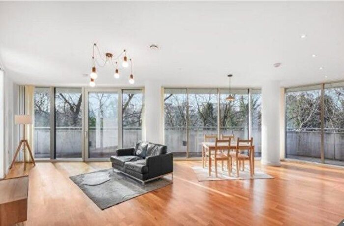 1 Bedroom Flat To Rent In Edmunds House, Chiswick, W4