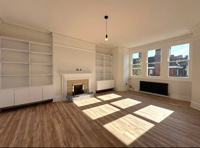 3 Bedroom Flat To Rent In Netherhall Gardens, London, NW3