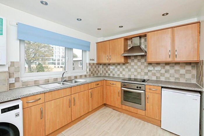 2 Bedroom Flat To Rent In Fulwood Park Mansions, Chesterwood Drive, Sheffield, S10