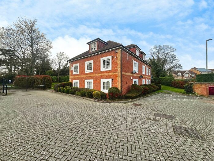 2 Bedroom Flat For Sale In Windsor Lane, Burnham, Slough, SL1