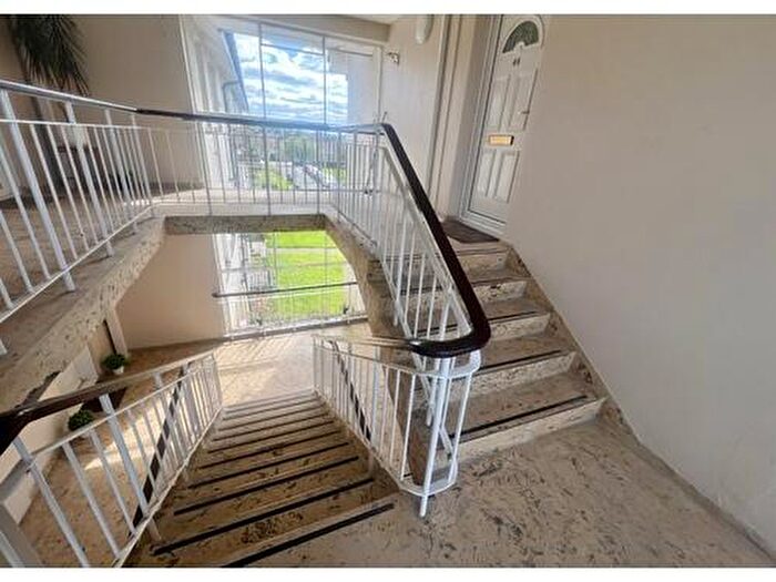 2 Bedroom Flat To Rent In Aikman Place, East Kilbride, G74