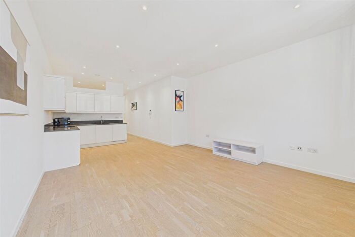 Studio To Rent In Riverbank Way, London, TW8