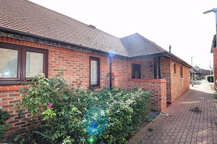 2 Bedroom Bungalow For Sale In Knowles Green, Bletchley, Milton Keynes, MK2