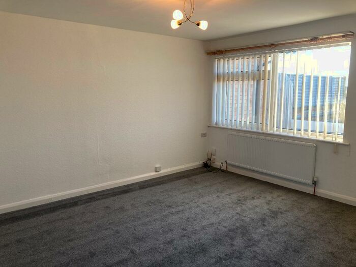 2 Bedroom Flat To Rent In Valley Drive, Newthorpe, NG16