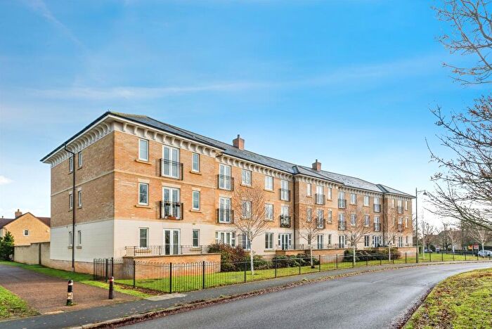 2 Bedroom Flat For Sale In Meadow Way, Carterton, OX18