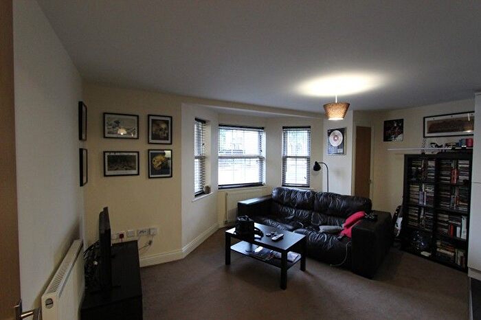 2 Bedroom Flat To Rent In Manor Road, Romford, RM1