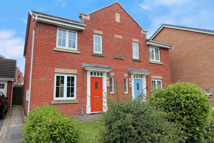 3 Bedroom Semi-Detached House To Rent In The Avenue, Gainsborough, Lincolnshire, DN21