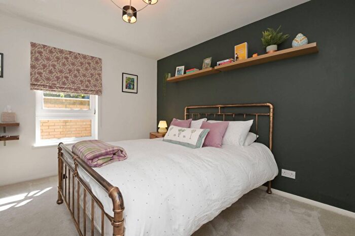 1 Bedroom Flat For Sale In Hopetoun Crescent, Broughton, Edinburgh, EH7