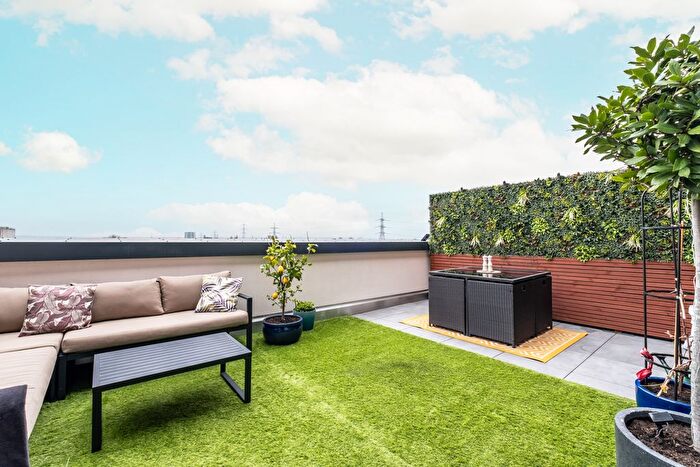 2 Bedroom Flat For Sale In Plough Lane, London, SW17