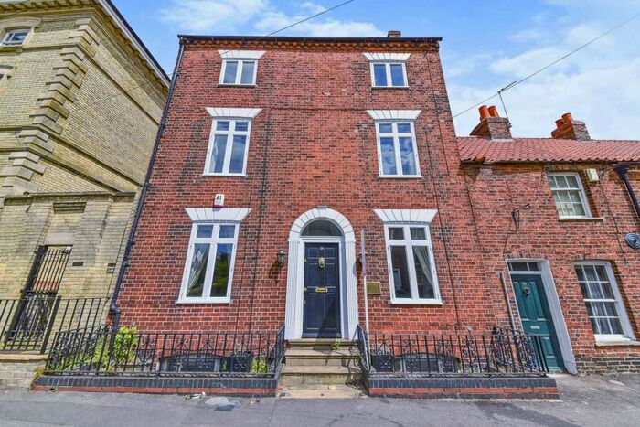 4 Bedroom House To Rent In North Parade, Grantham, NG31