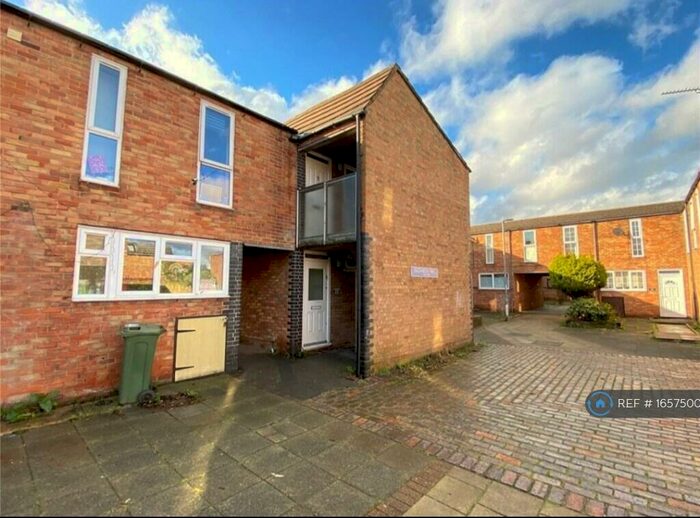 2 Bedroom Flat To Rent In Elizabeth Way, Basildon, SS15