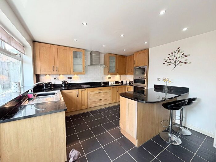 3 Bedroom End Of Terrace House For Sale In Grange Close, Hyde, SK14