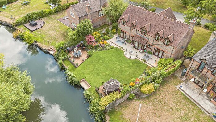 5 Bedroom Detached House For Sale In Dewe Lane, Burghfield, Reading, RG30