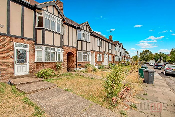 2 Bedroom Maisonette For Sale In Hall Lane, NW4