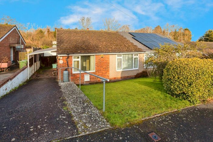 2 Bedroom Bungalow For Sale In Streampit Lane, Sandhurst, TN18