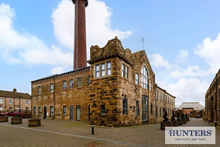 2 Bedroom Flat For Sale In Dyehouse Walk, Yeadon, Leeds, LS19