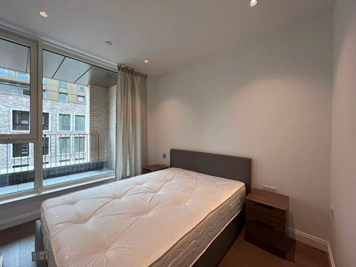 Studio To Rent In Gasholder Place, London, SE11