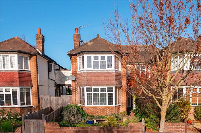 2 Bedroom Flat For Sale In Craneford Way, Twickenham, TW2