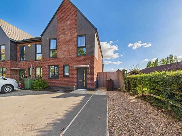 3 Bedroom Semi-Detached House For Sale In Curlew View, South Elmsall, Pontefract, WF9