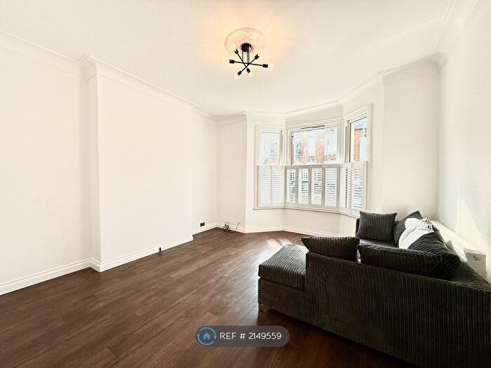 2 Bedroom Flat To Rent In Carminia Road, London, SW17