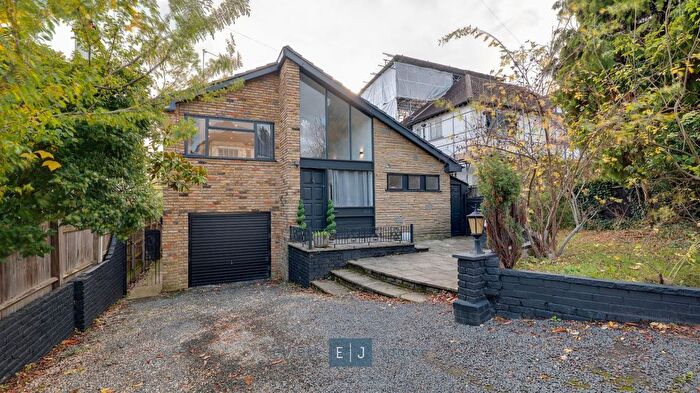 5 Bedroom Detached House For Sale In The Avenue, Loughton, IG10