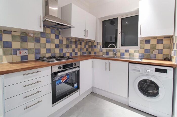 1 Bedroom Flat To Rent In Bitterne Road West, Southampton, SO18
