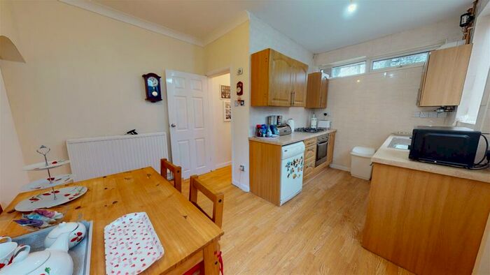 2 Bedroom Semi-Detached Bungalow For Sale In Holcombe Close, Kearsley, Bolton, BL4